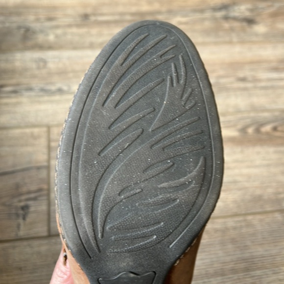 BOC Born Brown Leather Stack Heel Zip Double Buckle Ankle Boots Sz 8.5 EU 40 - Picture 13 of 14